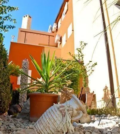Mediteran, Kleine Mit Terrasse *